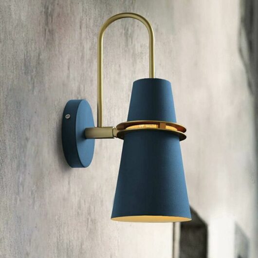 Modern Nordic design wall sconces in gold horn - Ideal for the bedroom, living room or hallway - Add an elegant touch to the decor.